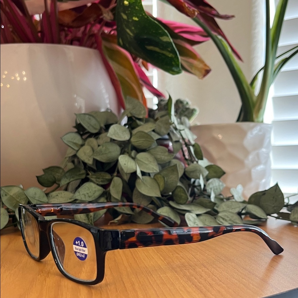 Readers Woman’s Glasses With +1.00 Magnification & Anti Blue Light Protection - Picture 6 of 13